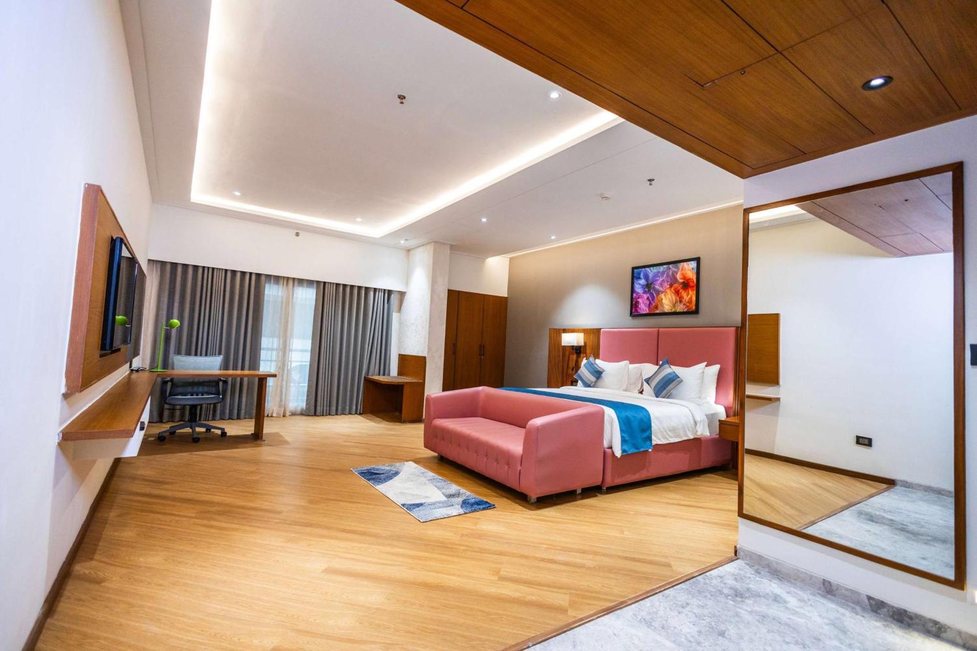 Ramada Encore By Wyndham Viramgam エクステリア 写真