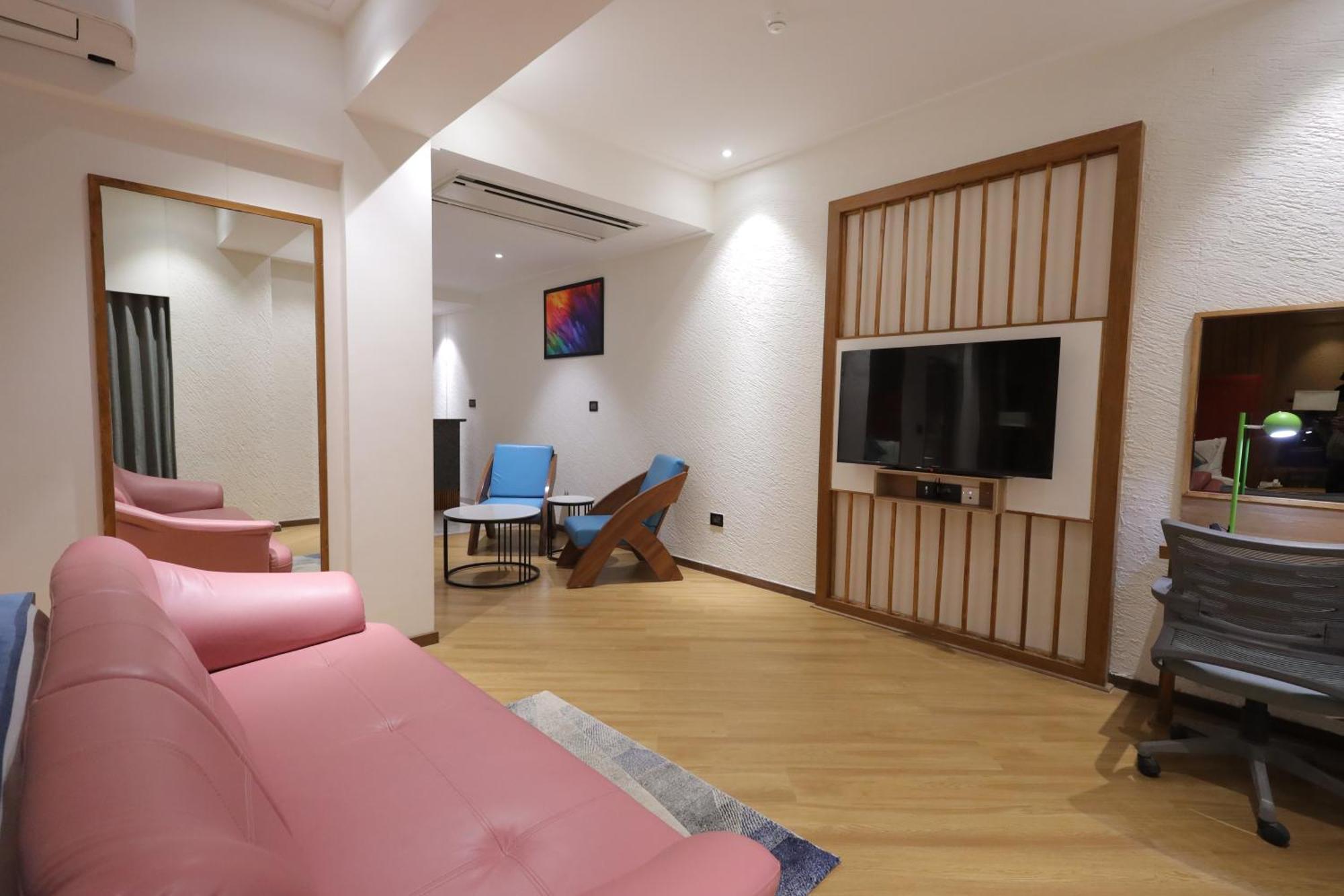 Ramada Encore By Wyndham Viramgam エクステリア 写真